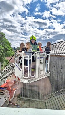 KN_3621_Feuerwehreinsatz_Drehleiter