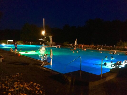 thurbad-weinfelden-bei-nacht