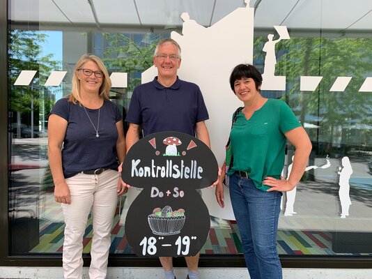 Stehen bis Ende Oktober im Einsatz: Doris Tuchschmid, Uwe Winkler und Monika Engeler (v.l.)