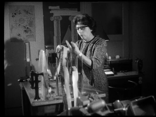 Minouche Laemmel mischt den Ton für die Filmwochenschau Nr. 1000, 19.1.1962.