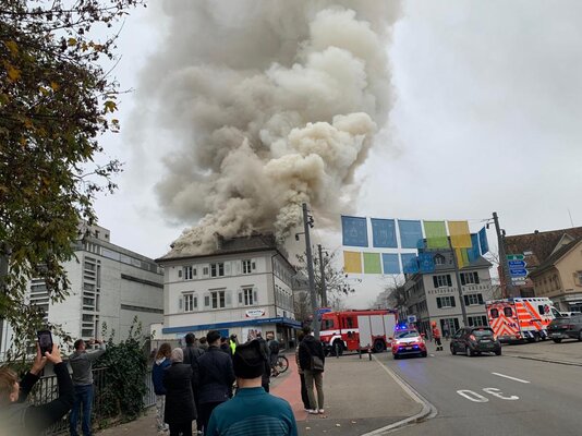 Feuer Wohn- und Geschäftshaus
