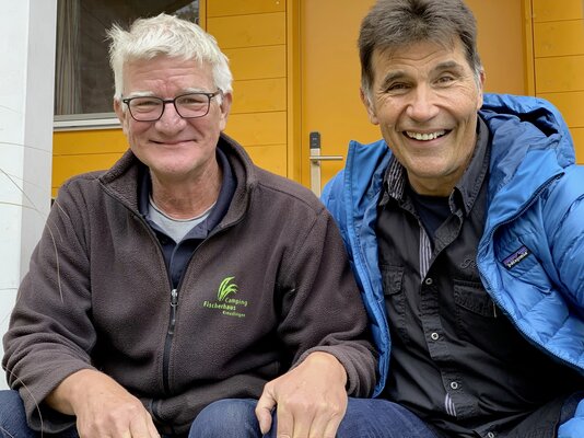 KN_4421_Fischerhaus_Camping_Walter Lerch und Ruedi Wolfender (v