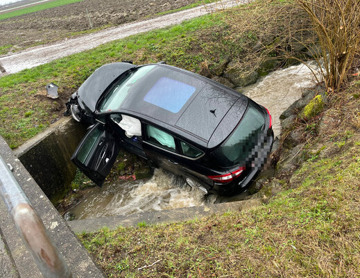 Der Autofahrer wurde beim Unfall mittelschwer verletzt. (Bild: Kantonspolizei Thurgau)