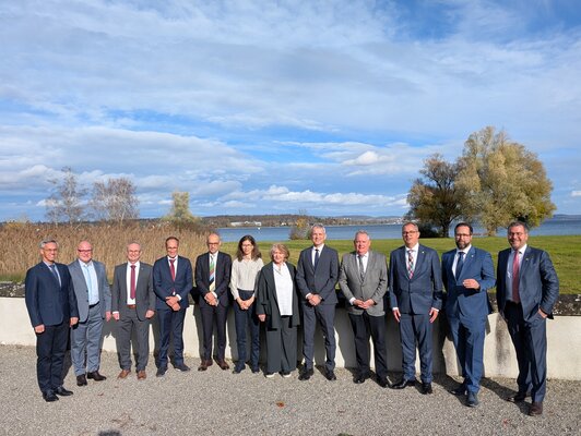 Die Delegation mit Bundesrat Beat Jans sowie Mitglieder der Thurgauer Regierung und des Kreuzlinger Stadtrats. ⋌IDSK