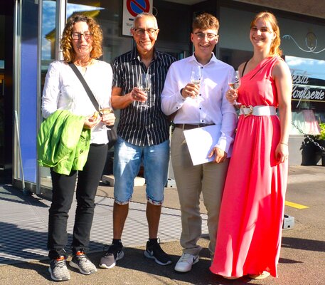 Diplomandinnen und Diplomanden geehrt