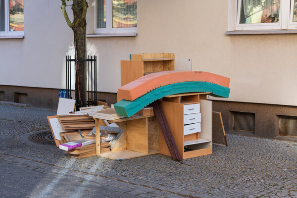 Möbel an Strasse