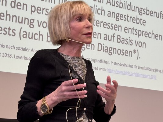 Professorin Margrit Stamm