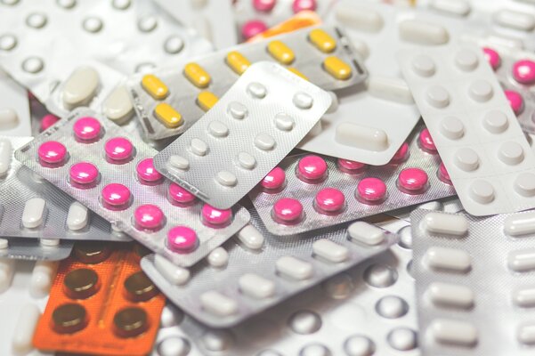 medications-gb4d604504_1280