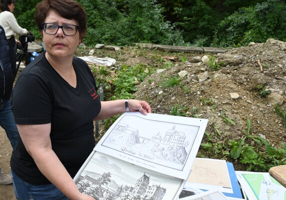 Projektverantwortliche Simone Benguerel blickte in die Geschichte der Sandegg.