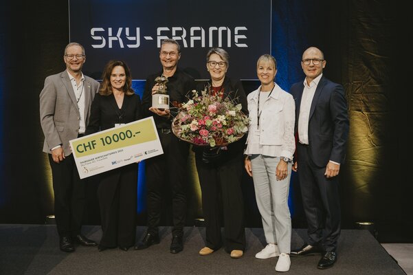 bild-preisubergabe-an-sky-frame_medien