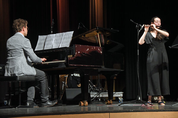 Christoph Scheffelt (Klavier) und Seraina Felber (Querflöte).