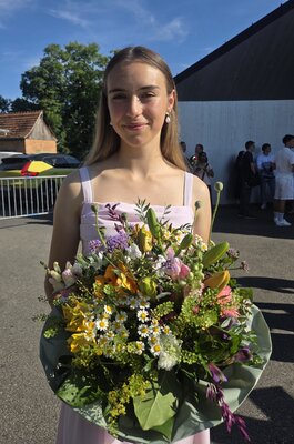 Foto Lehrabschluss Leana Neuweiler