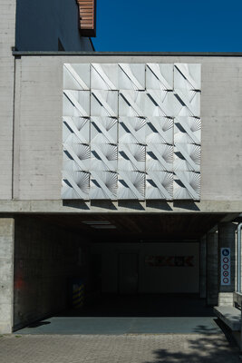 Aluminiumrelief, Marcello Morandini, "Kunstweg -Mathematik und Naturwissenschaft".
