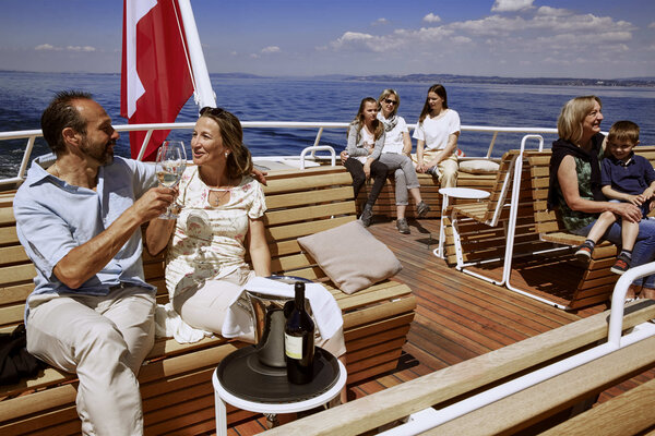 fahrgaste-auf-schiff
