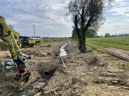 Baustelle der Revitalisierung der Aach bei Erlen.