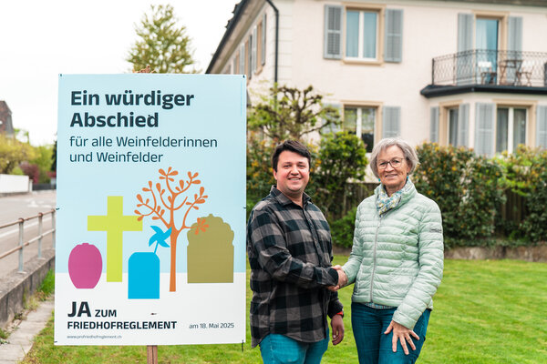 Befürworten ein neues Friedhofsreglement: Akif Avsar und Elsi Bärlocher.⋌ zVg