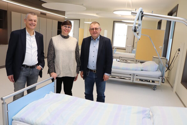 Freuen sich über den Ausbau für die höhere Pflegefachausbildung: Urban Ruckstuhl, Eva Vogelsanger und Roland Zimmermann. ⋌zVg