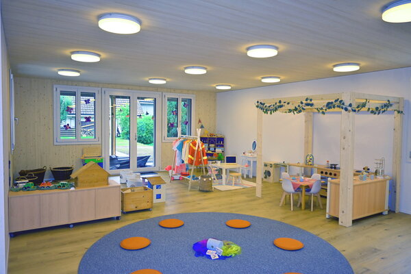 Blick in die neue Kita Calimero, die Kindern wertvolle Begegnungen mit älteren Menschen ermöglicht.