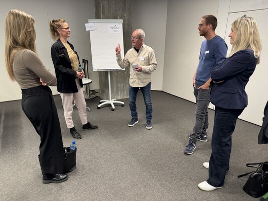 Zusammenarbeit zwischen Schule und Wirtschaft.