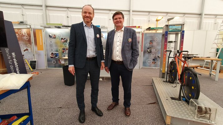 Beat Bollinger (l.) und Hansjörg Brunner freuen sich auf die WEGA. ⋌zVg