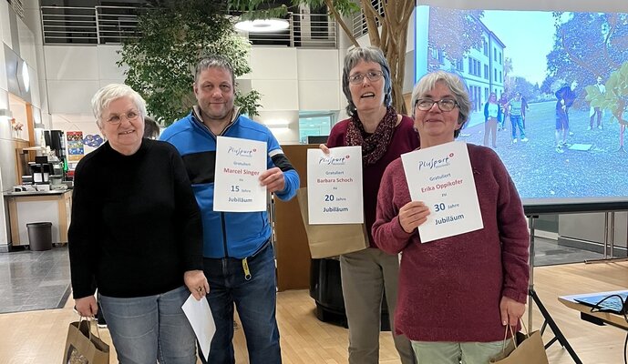 Langjährige Sportlerinnen und Sportler (vl.): Brigitta Gubler, Marcel Singer, Barbara Schoch - 1