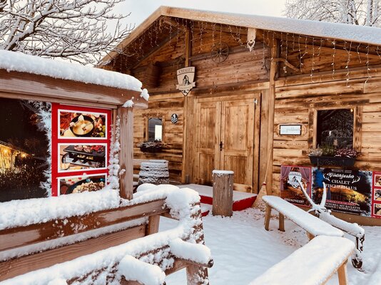 Das gemütliche Chalet ist ideal für Weihnachtsessen, Gruppen oder spontane Gäste.